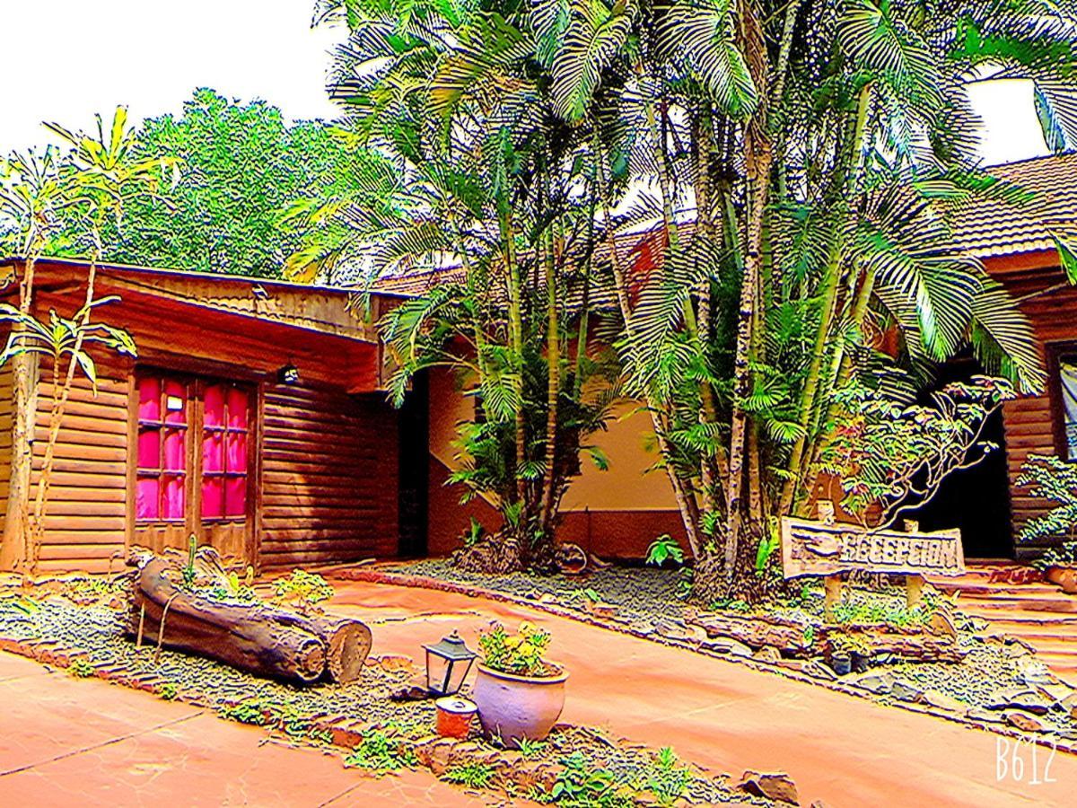 Hostel Garden Stone Puerto Iguazú Exterior foto