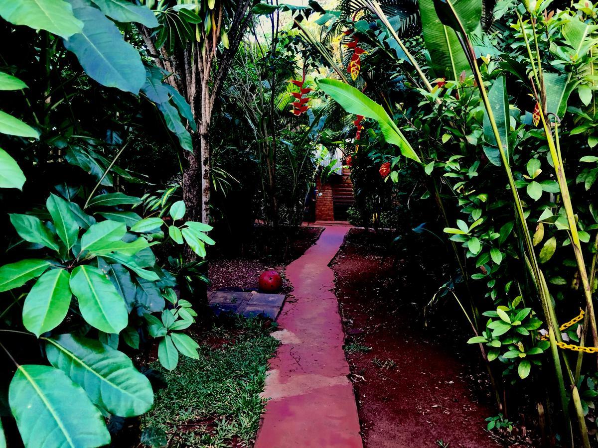 Hostel Garden Stone Puerto Iguazú Exterior foto